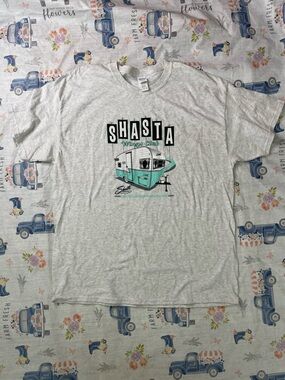 2015 Shasta Wings Club “1961 Shasta Airflyte” Graphic Tee – XL (NWOT) 🚐